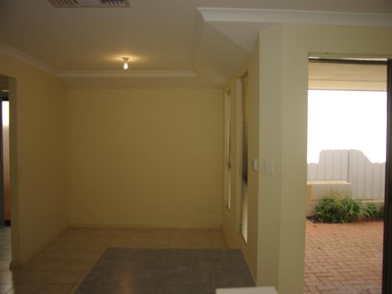 6/4 Valentine Road, Kelmscott WA 6111