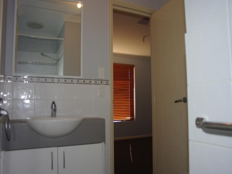 6/4 Valentine Road, Kelmscott WA 6111