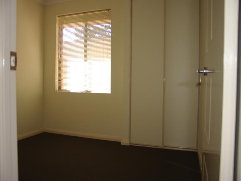 6/4 Valentine Road, Kelmscott WA 6111