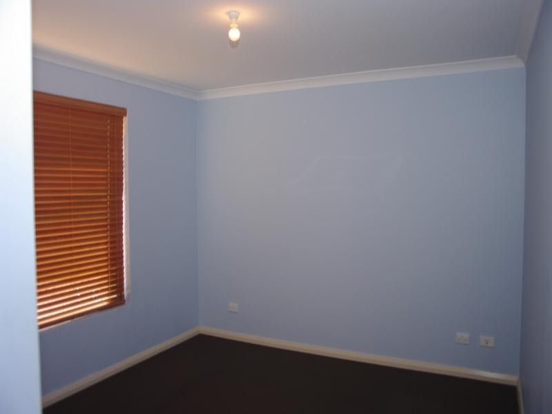 6/4 Valentine Road, Kelmscott WA 6111