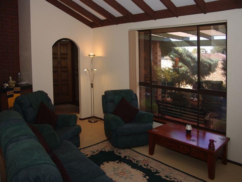 5 Chifley Place, Huntingdale WA 6110