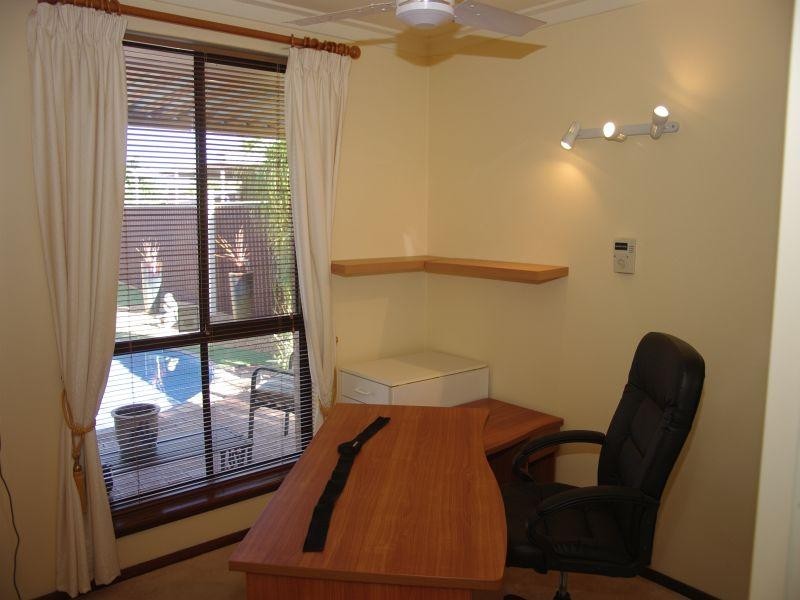 5 Chifley Place, Huntingdale WA 6110