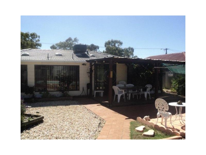 15 Ironbark Place, Maddington WA 6109