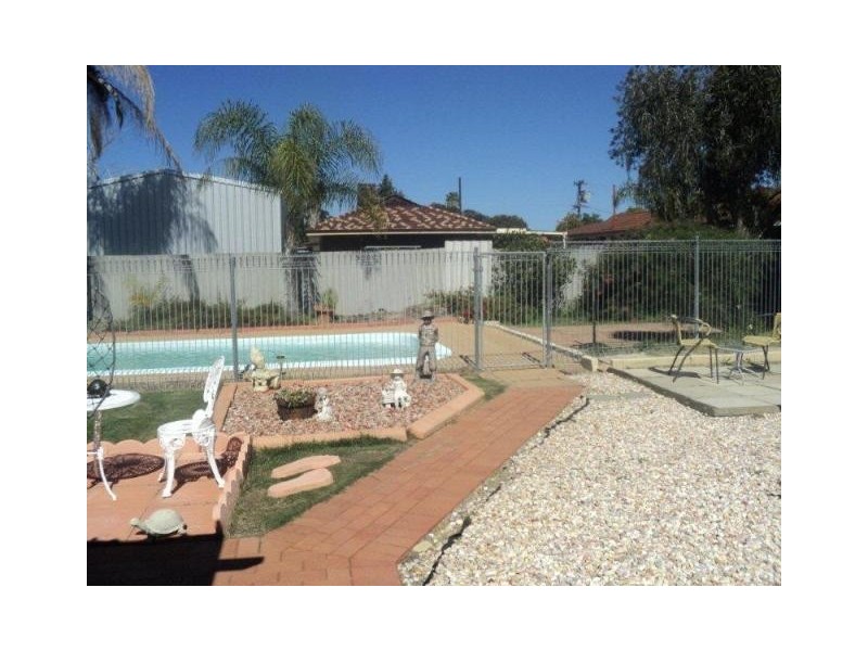 15 Ironbark Place, Maddington WA 6109