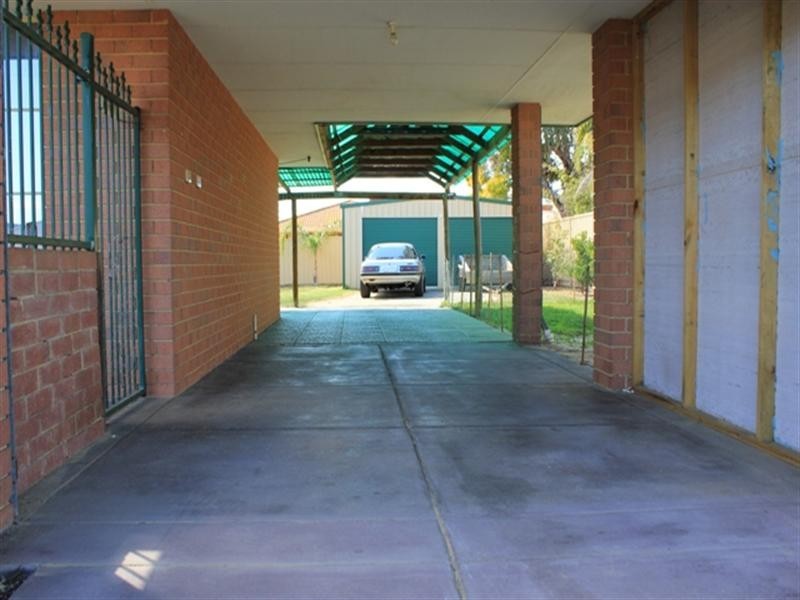 33 Warrida Way, Maddington WA 6109