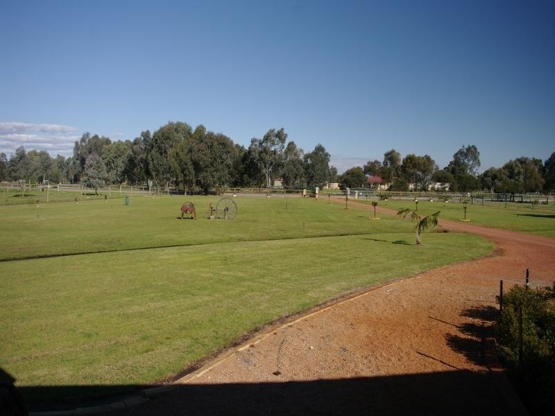 48 Country Drive, Oakford WA 6121