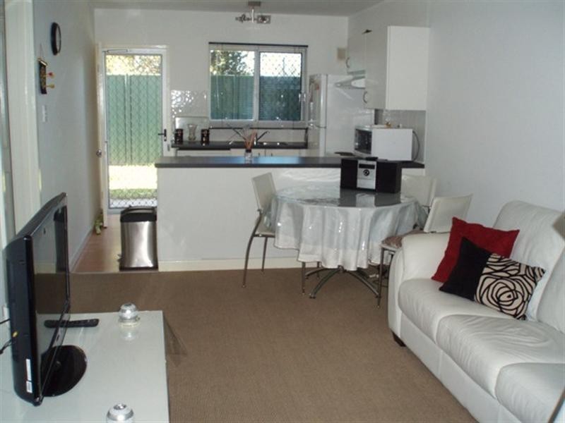2/2 Dalziell Street, Maddington WA 6109