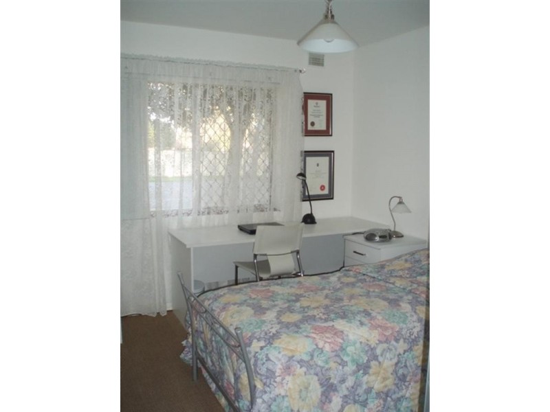 2/2 Dalziell Street, Maddington WA 6109