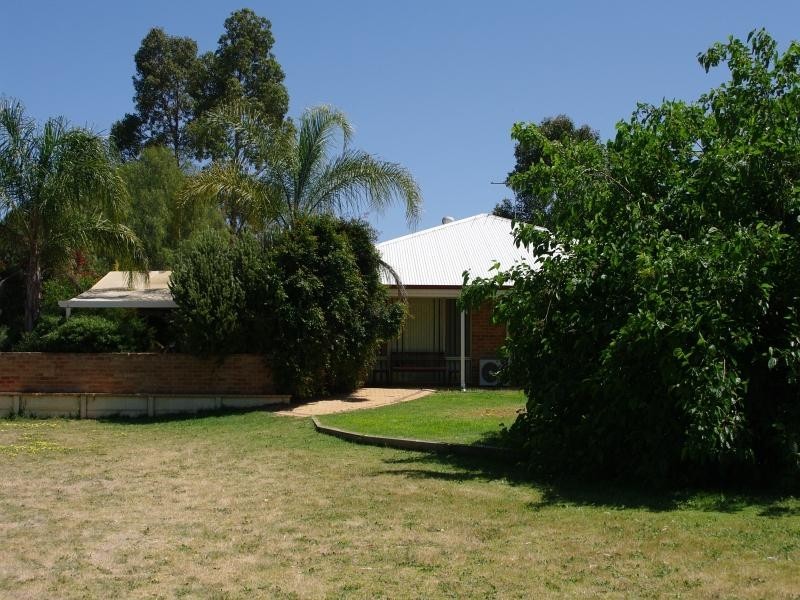 2 Blue Wren Close, Serpentine WA 6125