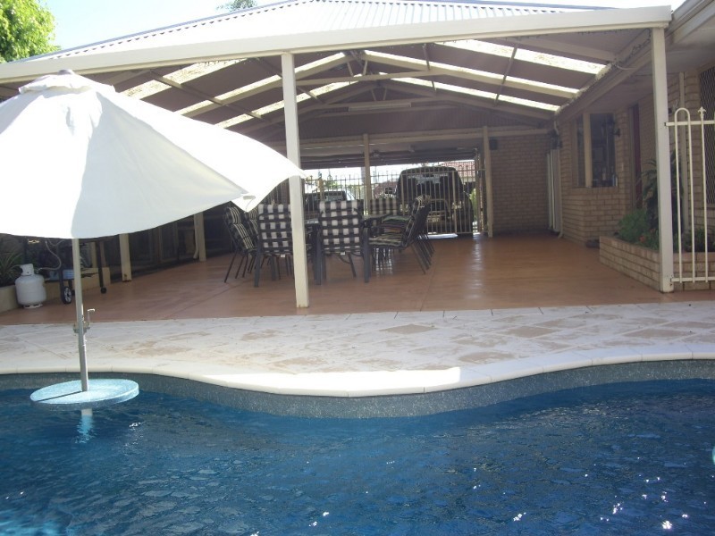 6 Mulga Place, Thornlie WA 6108