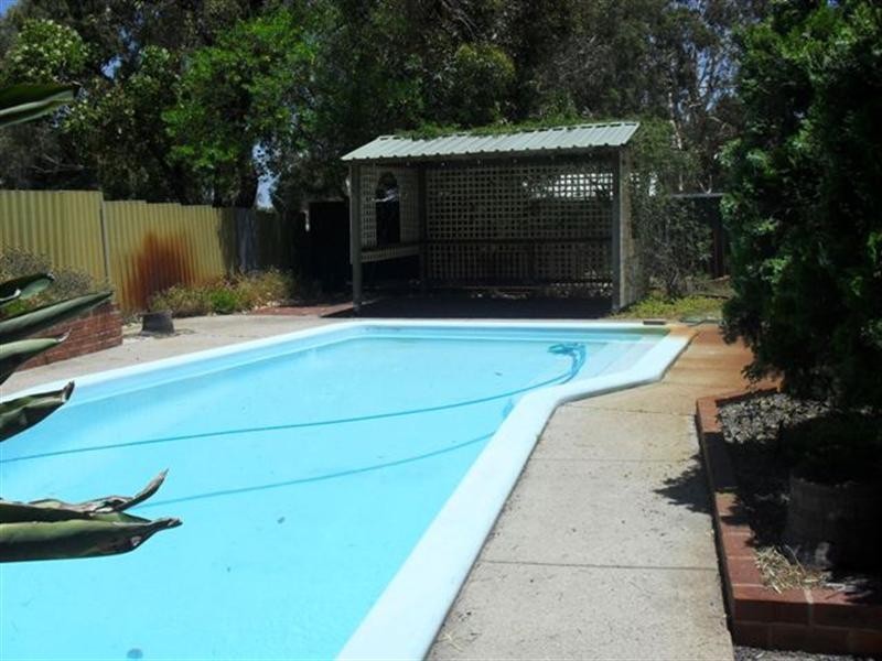 8 Rosekelly Road, Gosnells WA 6110