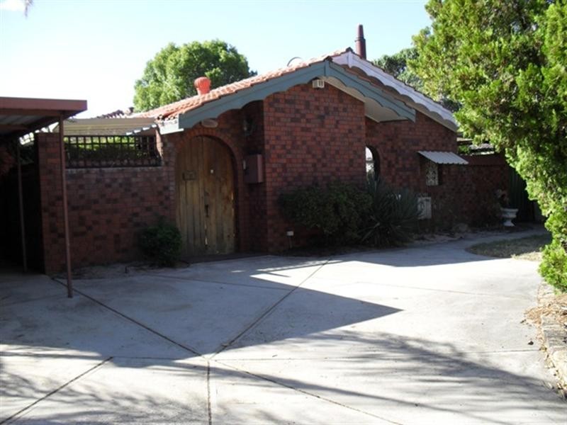 10 Southdown Place, Thornlie WA 6108