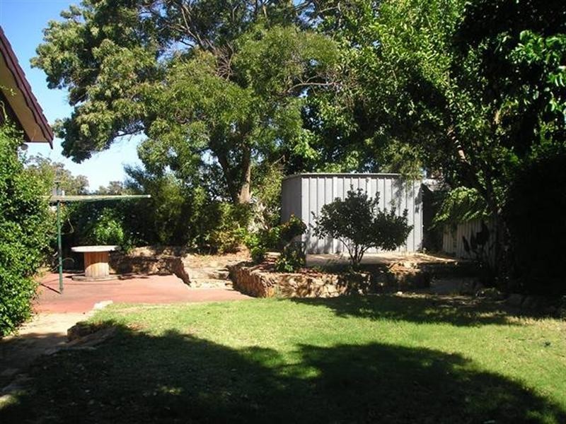 10 Southdown Place, Thornlie WA 6108