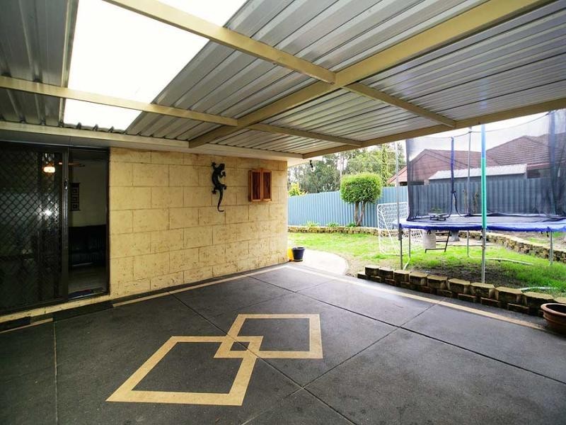 2 BAYLEY Close, Gosnells WA 6110