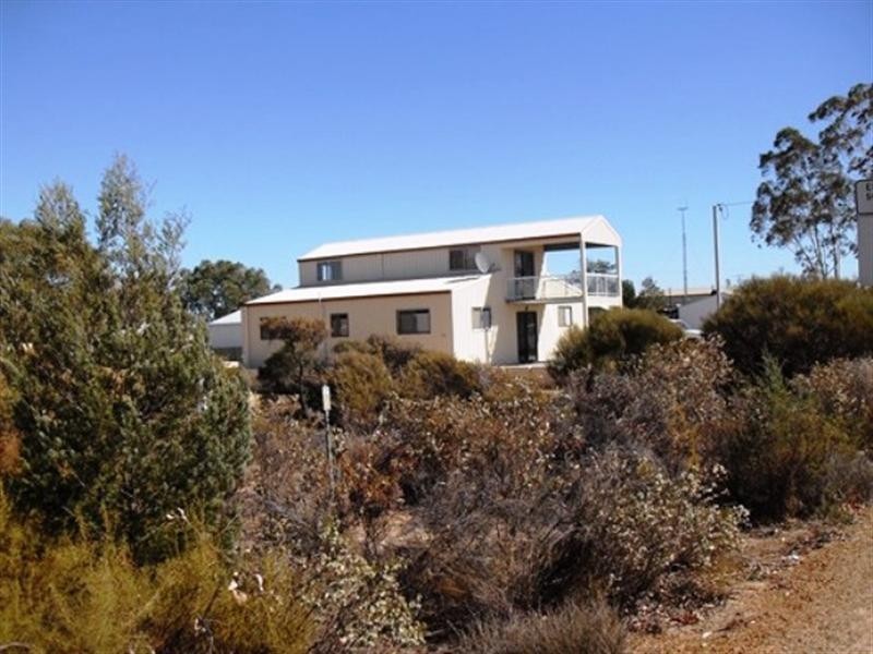 12 Woodhouse Street, Wubin WA 6612