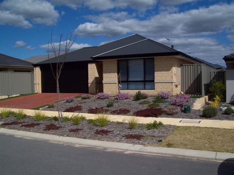 4 Blackall Mews, Piara Waters WA 6112