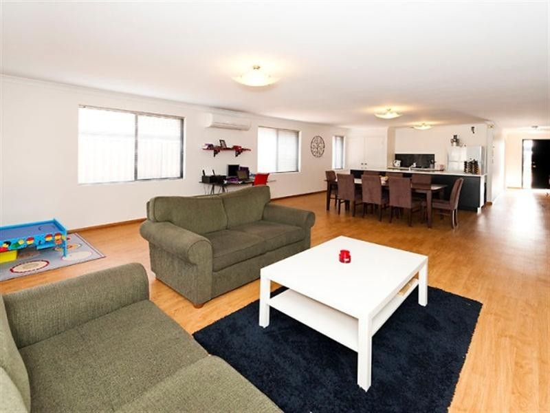 4 Blackall Mews, Piara Waters WA 6112