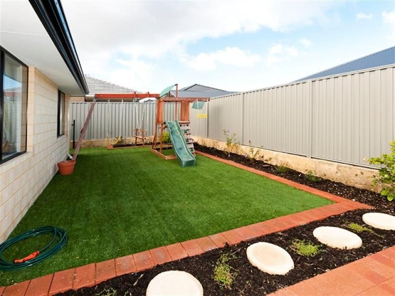 4 Blackall Mews, Piara Waters WA 6112