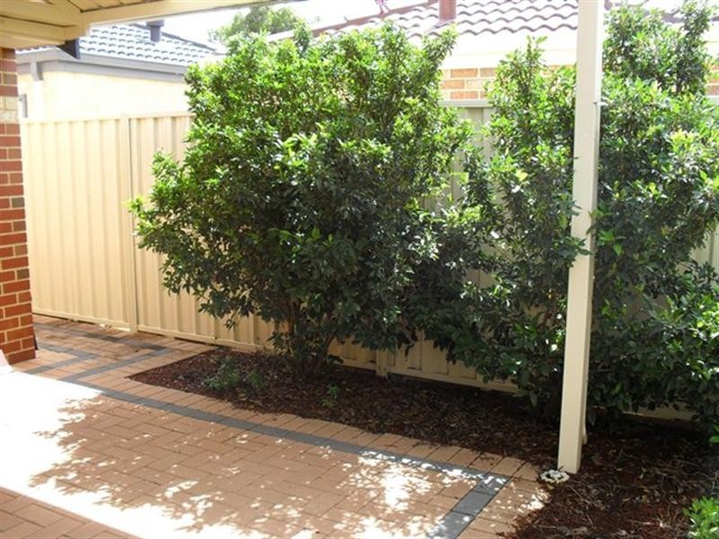 8/17 Bert Street, Gosnells WA 6110