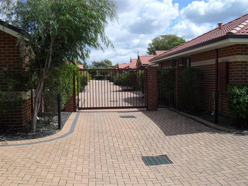 8/17 Bert Street, Gosnells WA 6110