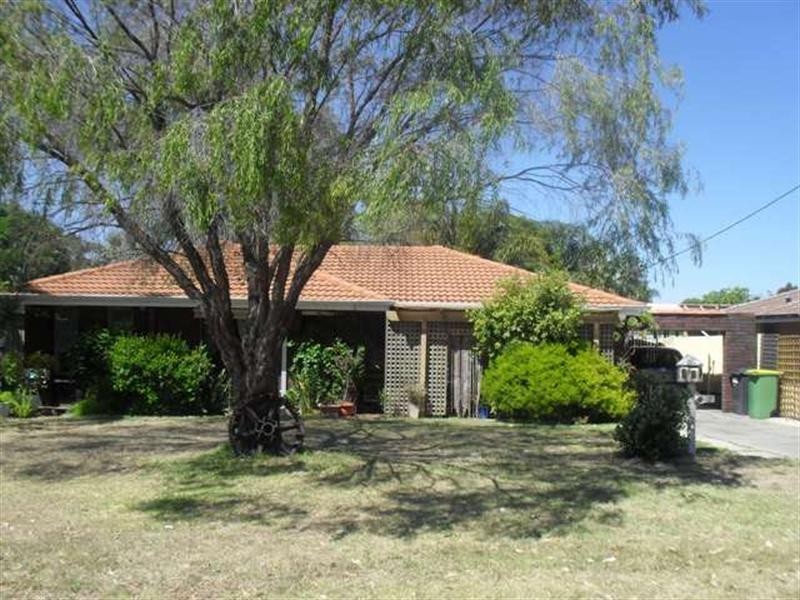 9 Huggins Road, Thornlie WA 6108