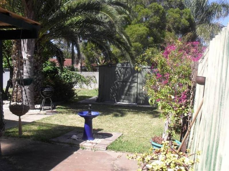 9 Huggins Road, Thornlie WA 6108