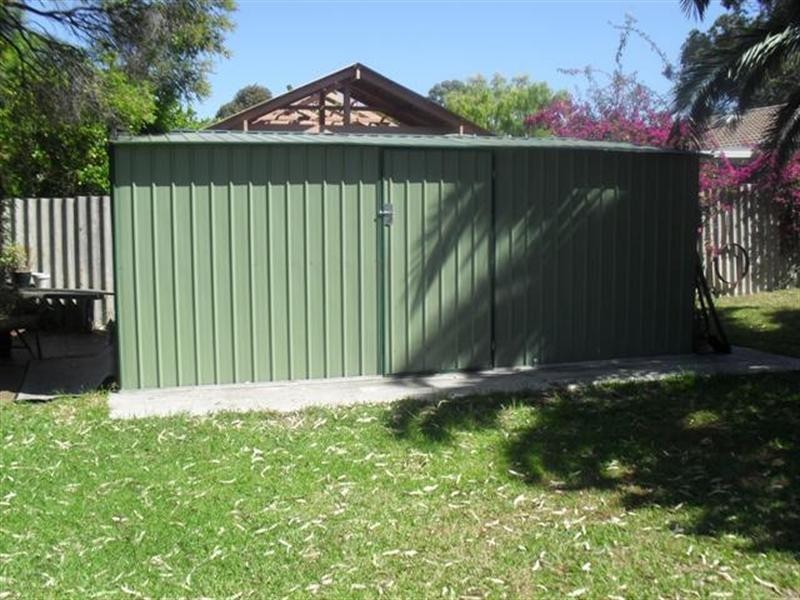9 Huggins Road, Thornlie WA 6108