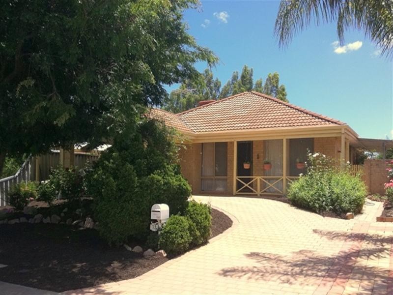 13 Belaring Place, Kenwick WA 6107