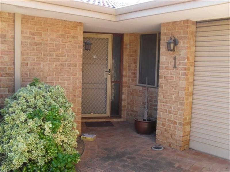1/4 Heron Place, Maddington WA 6109