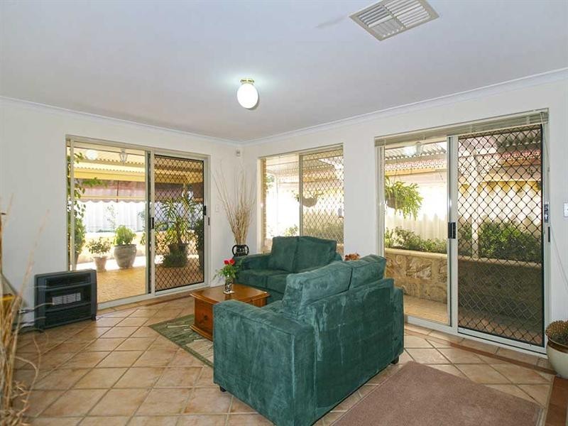 30 Riverbank Drive, Gosnells WA 6110