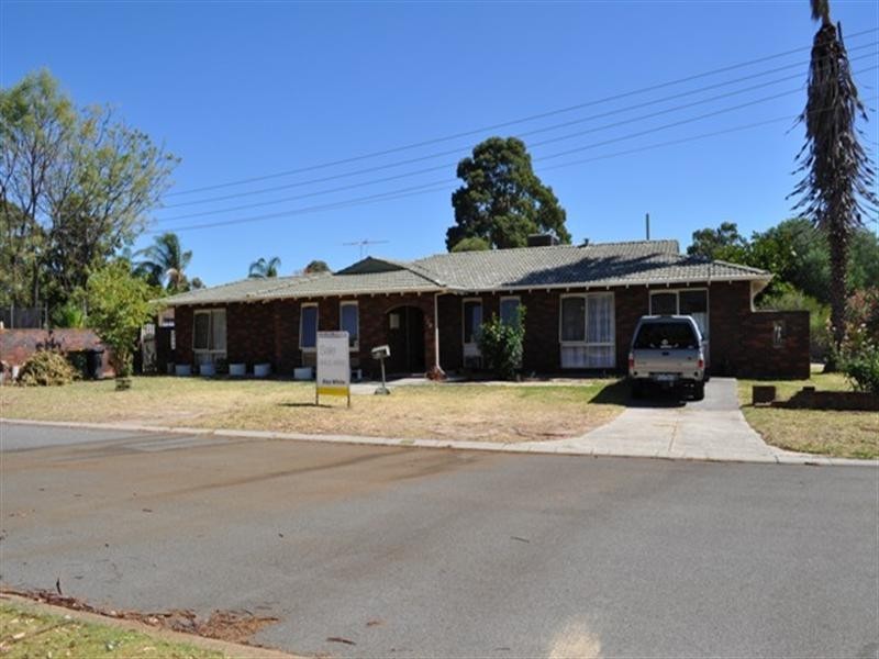 12 Jacobsen Way, Thornlie WA 6108