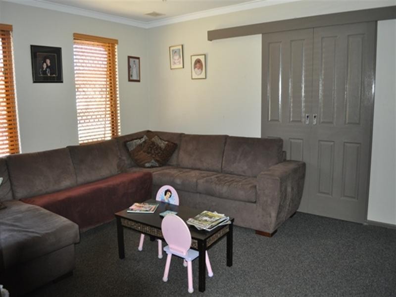 12 Jacobsen Way, Thornlie WA 6108