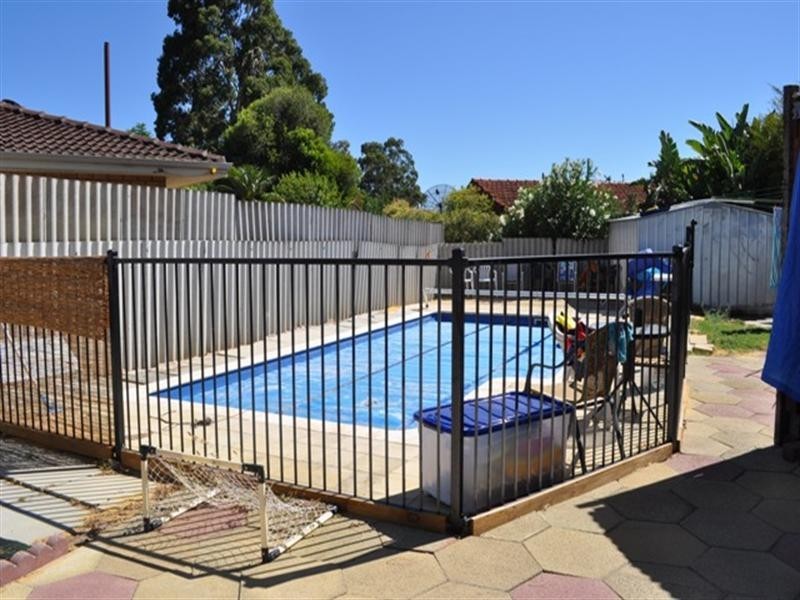 12 Jacobsen Way, Thornlie WA 6108