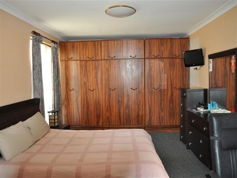 12 Jacobsen Way, Thornlie WA 6108