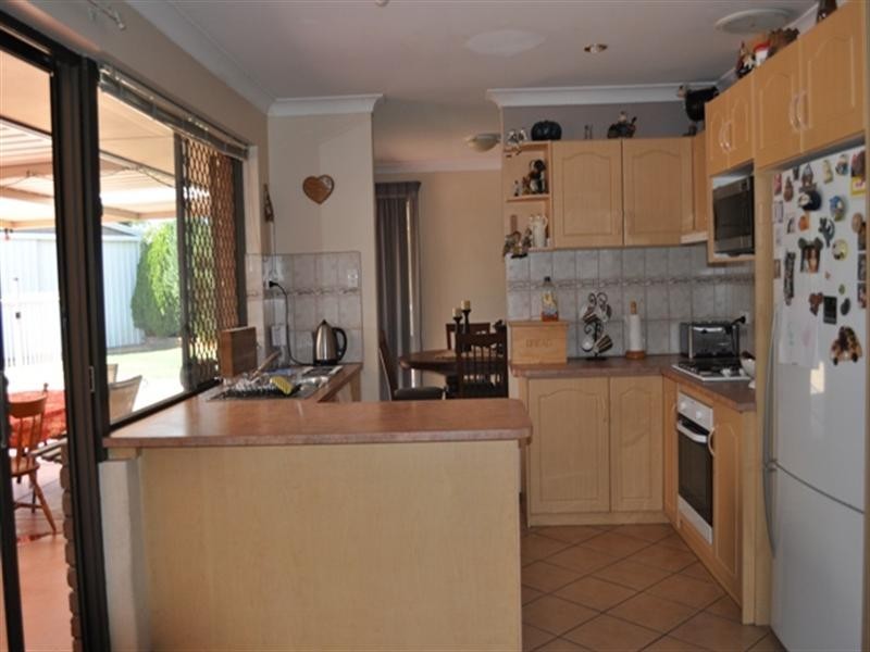 16 Windsor Drive, Gosnells WA 6110