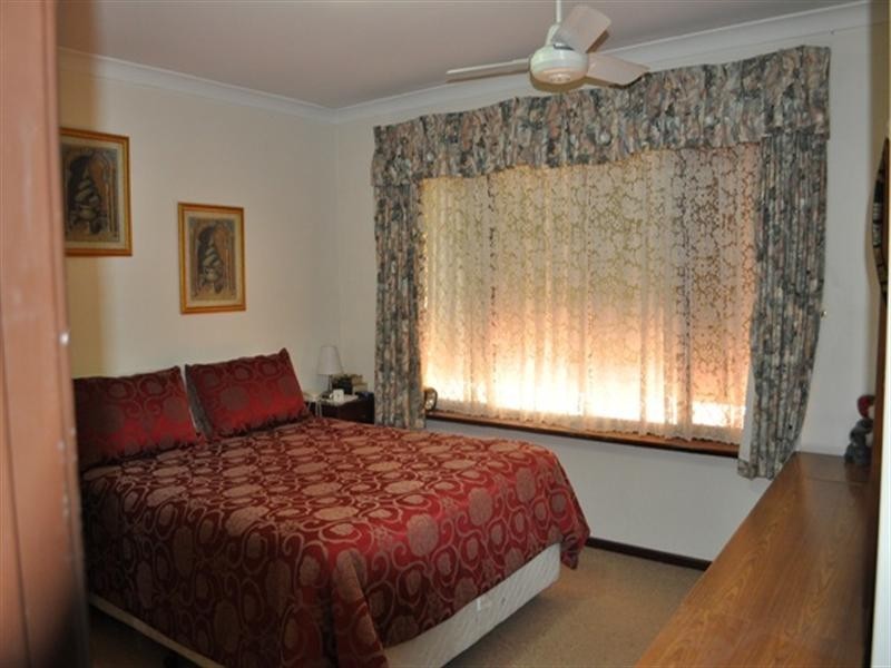 16 Windsor Drive, Gosnells WA 6110