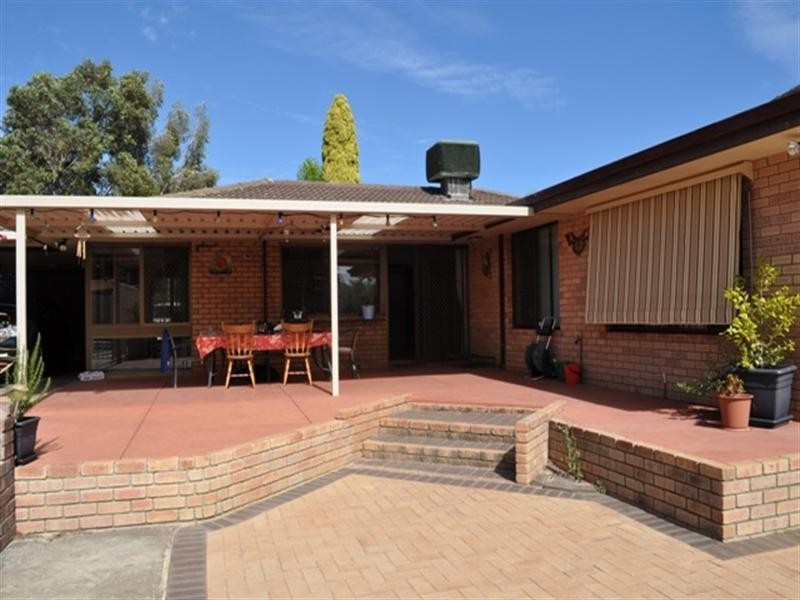 16 Windsor Drive, Gosnells WA 6110