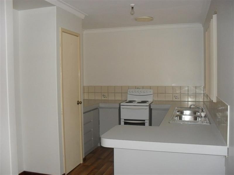 6/13 Chich Place, Cannington WA 6107