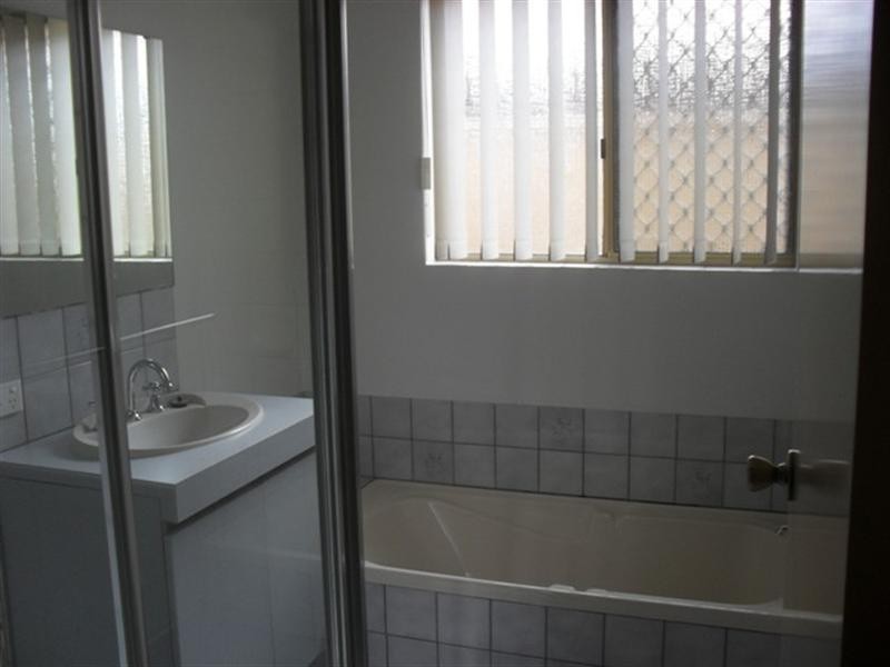 6/13 Chich Place, Cannington WA 6107