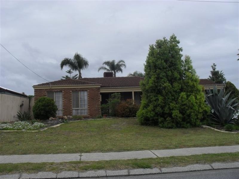 64 Murchison Way, Gosnells WA 6110