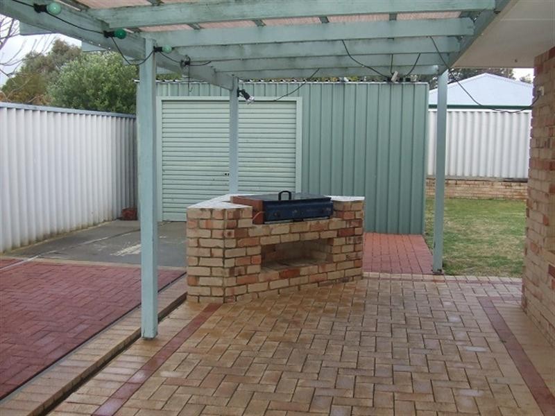 77 San Jacinta Road, Seville Grove WA 6112