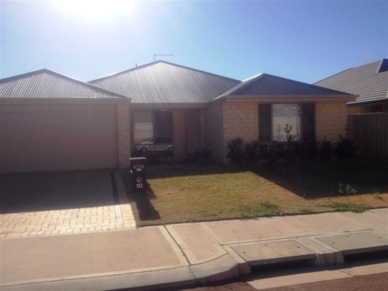 10 MANCHESTER Way, Canning Vale WA 6155