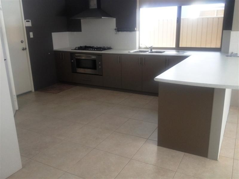 10 MANCHESTER Way, Canning Vale WA 6155