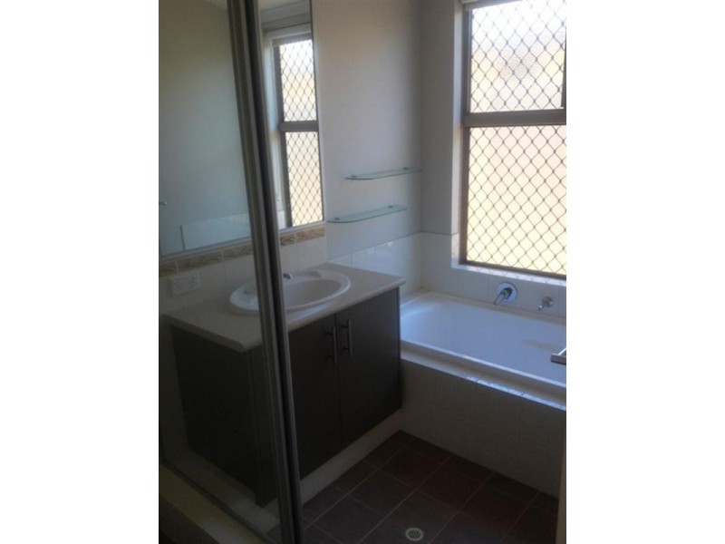 10 MANCHESTER Way, Canning Vale WA 6155