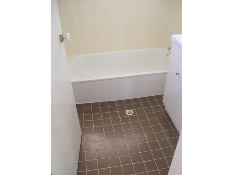 15 WARATAH Court, Maddington WA 6109