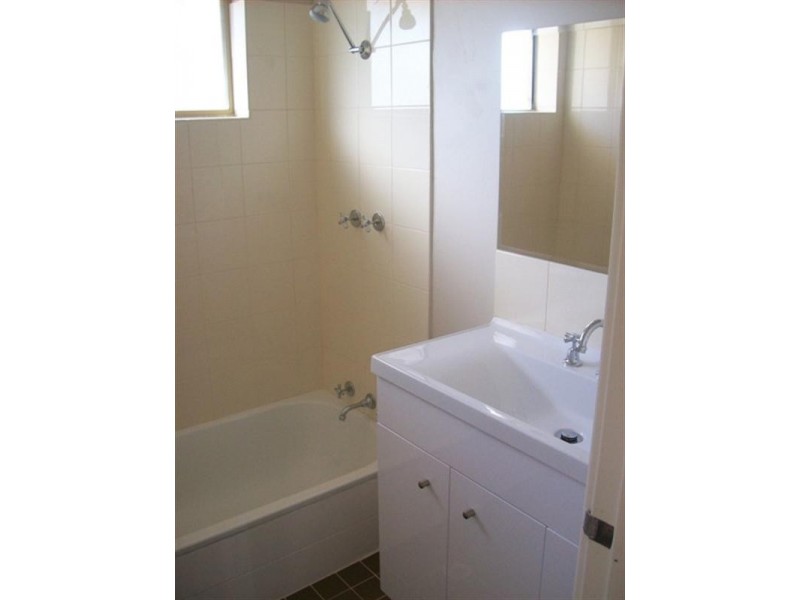 15 WARATAH Court, Maddington WA 6109