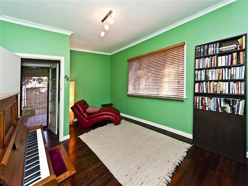 64 The Crescent, Maddington WA 6109