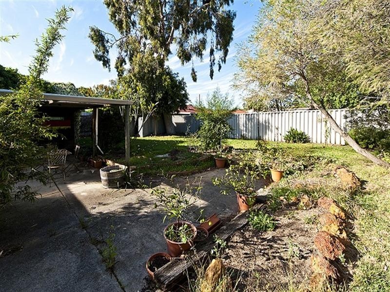 64 The Crescent, Maddington WA 6109