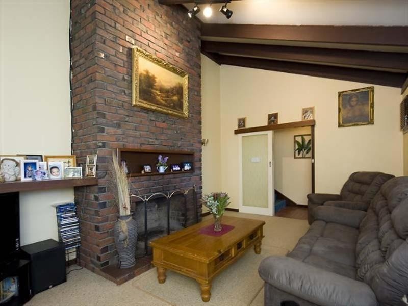 18 Grevillea Crescent, Swan View WA 6056