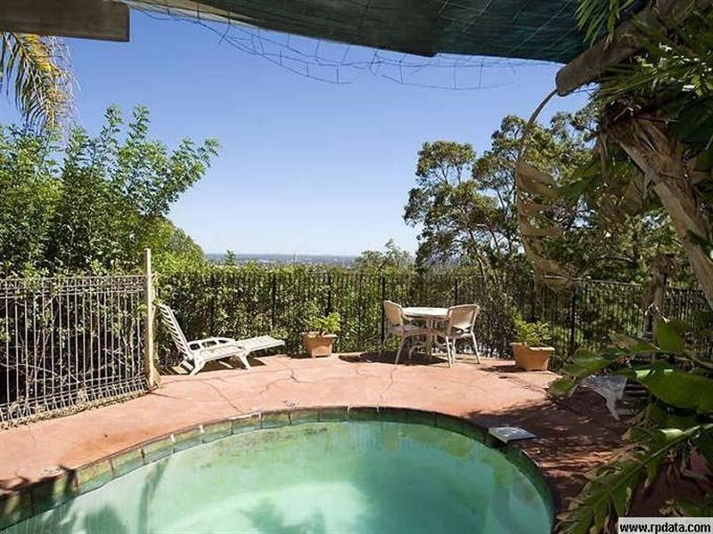 18 Grevillea Crescent, Swan View WA 6056